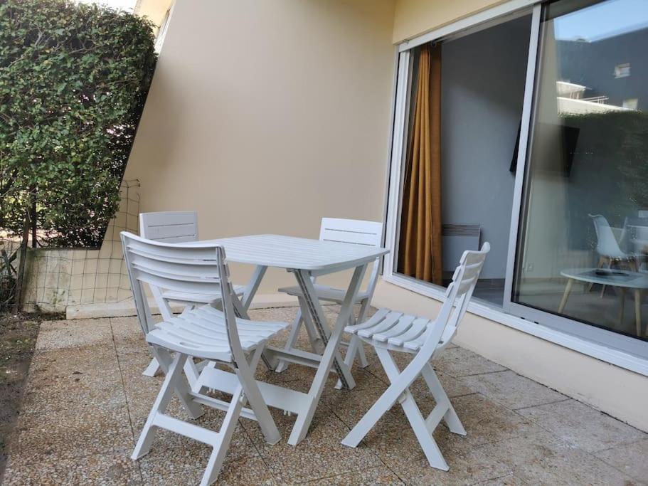 Appartement Acces Direct A La Plage Bernieres-sur-Mer Exterior photo
