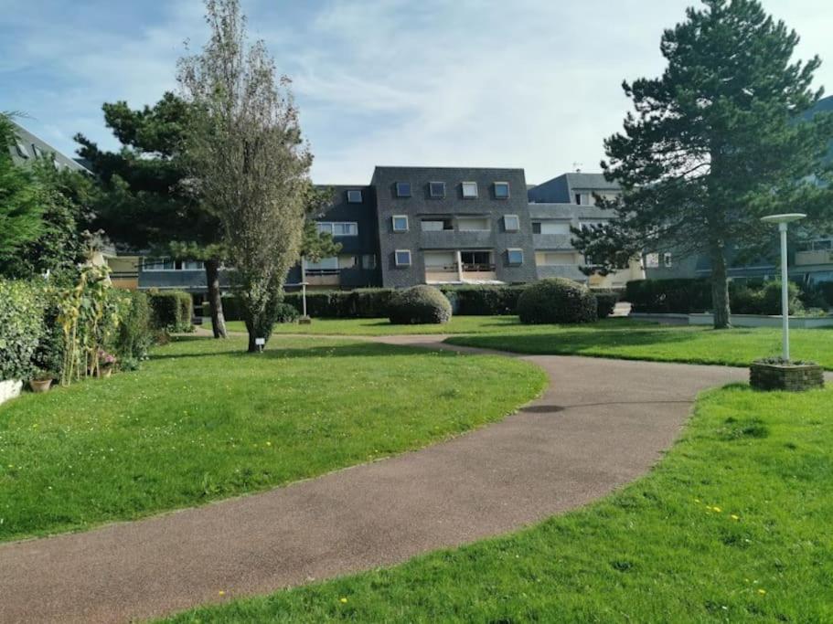 Appartement Acces Direct A La Plage Bernieres-sur-Mer Exterior photo