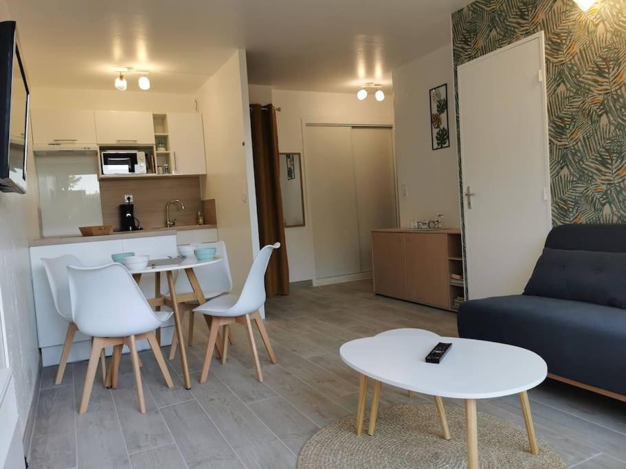 Appartement Acces Direct A La Plage Bernieres-sur-Mer Exterior photo