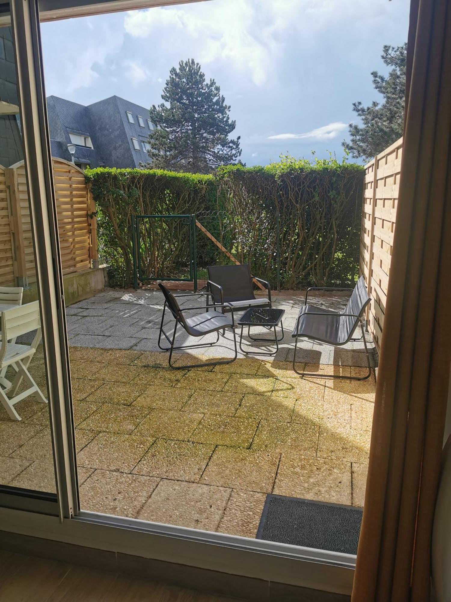 Appartement Acces Direct A La Plage Bernieres-sur-Mer Exterior photo